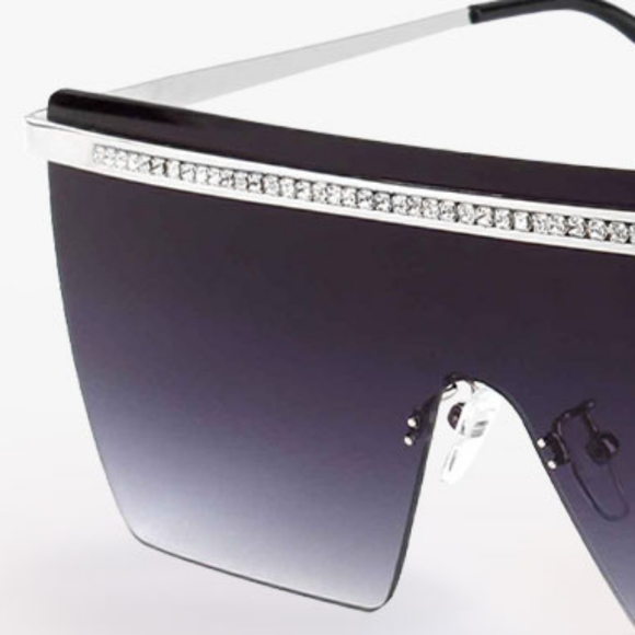 Silver Rhinestone Crystal Edge Black Sunglasses Fashion Statement Accessory - Picture 2 of 4